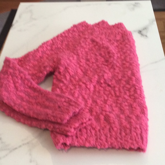 Bright Pink crewneck mohair sweater, size 8. - Picture 4 of 4
